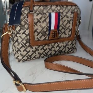 NEW Tommy Hilfiger crossbody purse